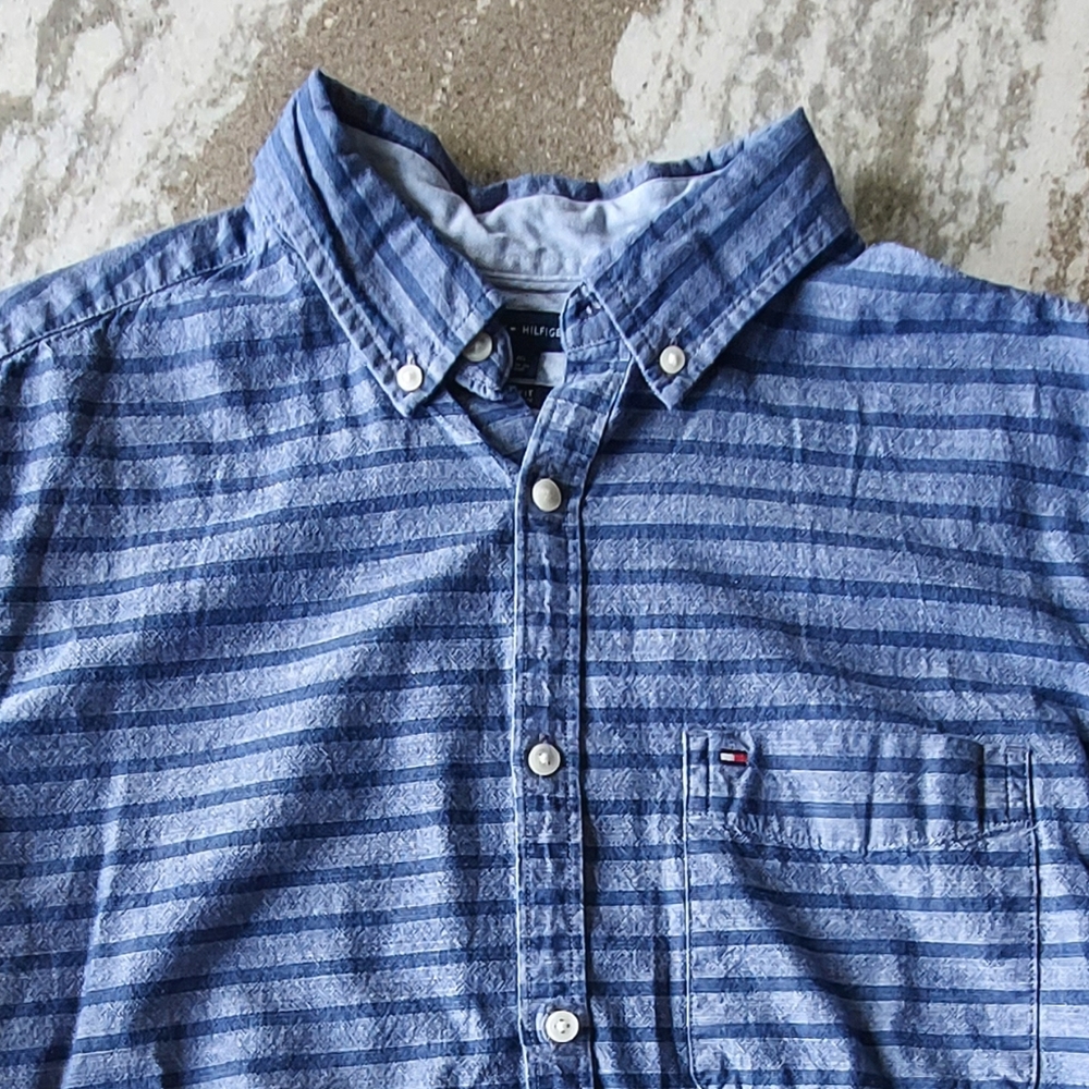 Tommy Hilfiger Men's Button Down Shirt Size Large